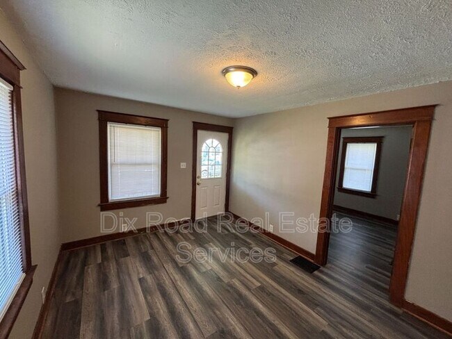 Building Photo - 963 N E St