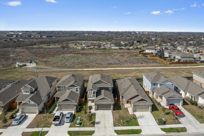Building Photo - 466 Spinnaker Loop