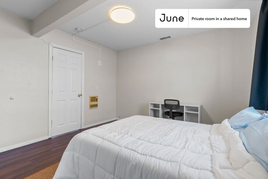 Building Photo - Private bedroom in 7 bed/3 bath Home