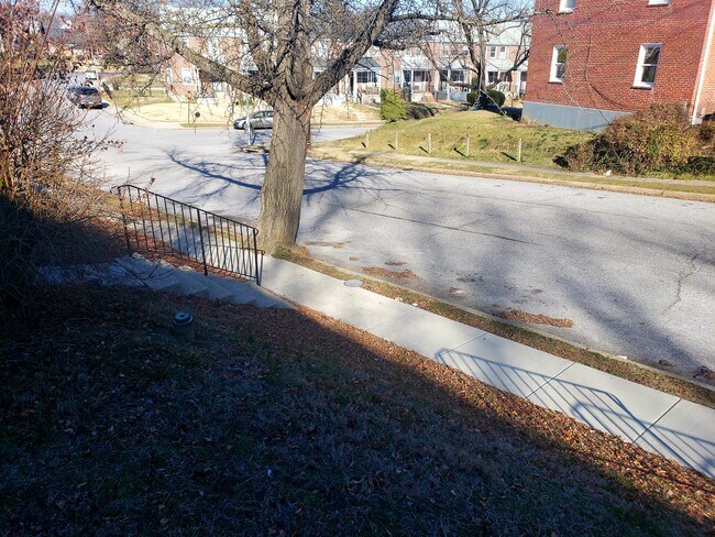 Building Photo - 5644 Midwood Ave