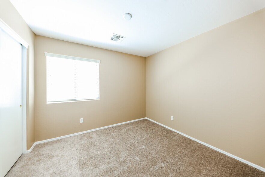 Building Photo - 12526 W Lisbon Ln