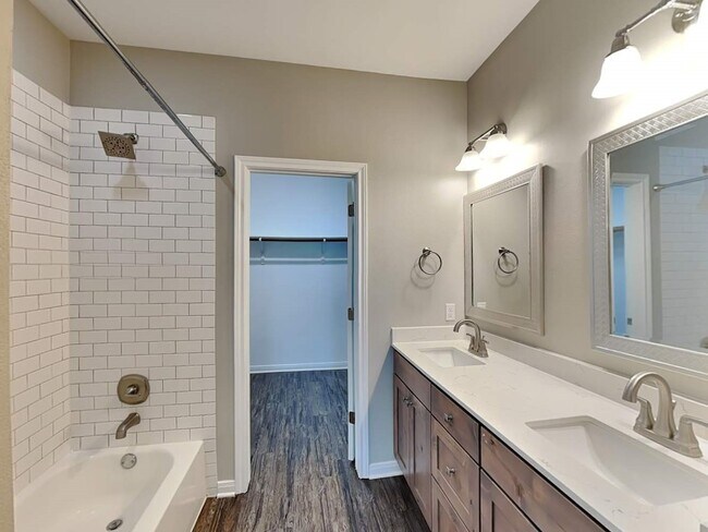 Building Photo - 179 Holly St