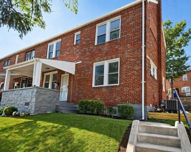 Building Photo - 2527 W Cold Spring Ln