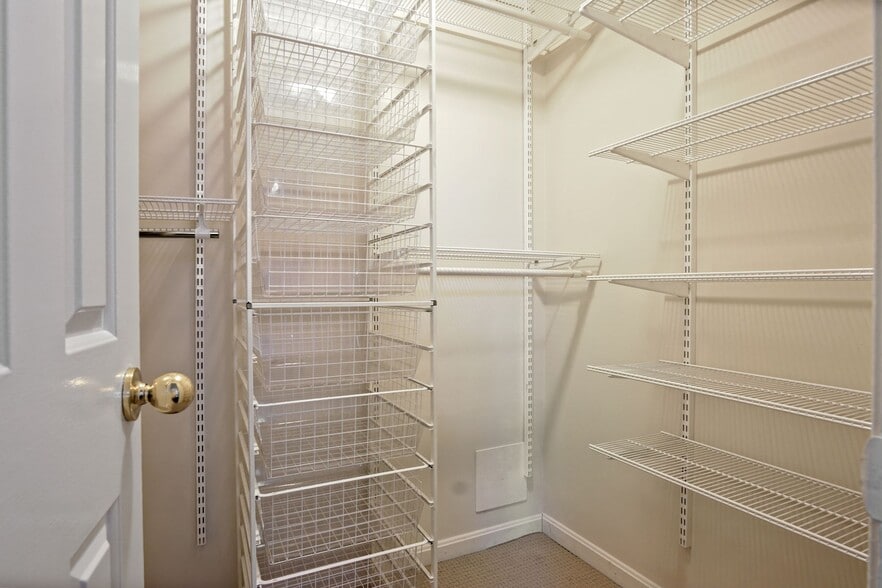 Building Photo - 2310 Ashmead Pl NW