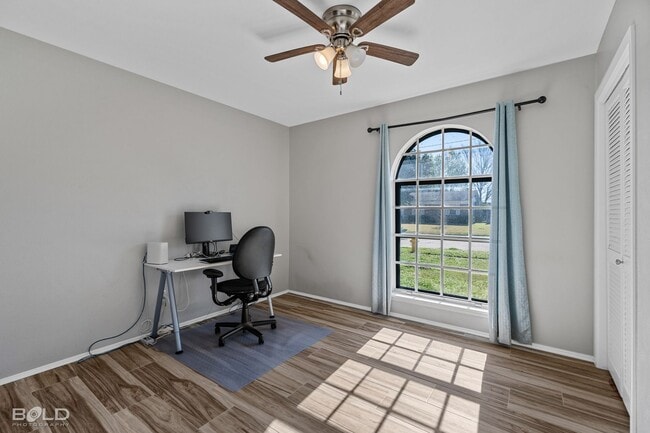 Building Photo - 1419 Teekell St