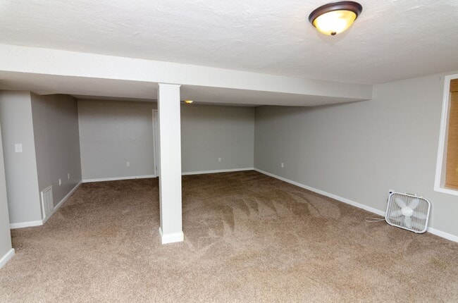 Building Photo - Beautiful home in Fairview