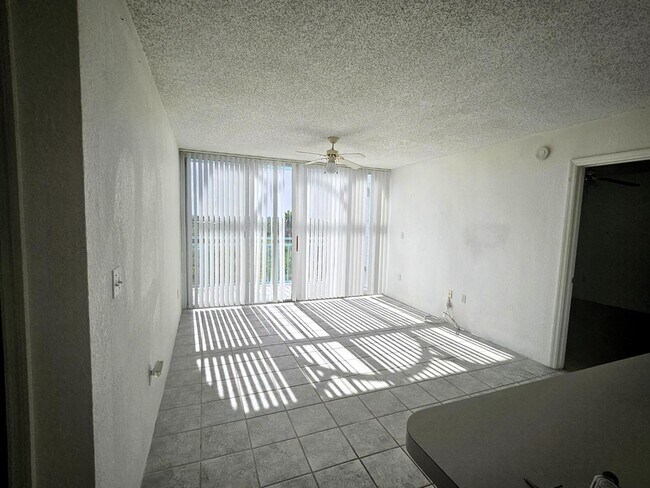 Building Photo - 3635 Seaside Dr