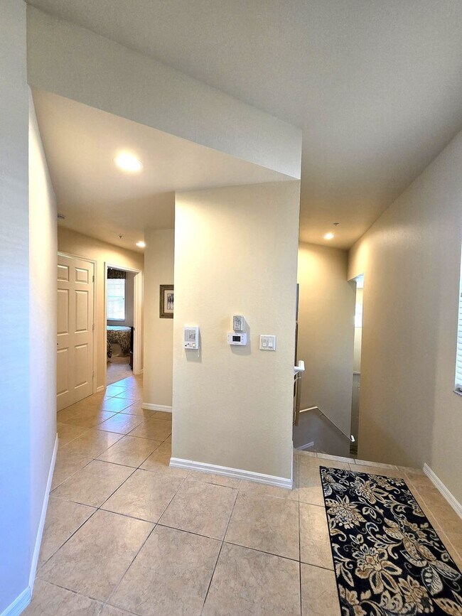 Building Photo - ** PELICAN LANDING ** 3 BED / 2 BATH - GARAGE - AMAZING AMENITIES - FURNISHED - ANNUAL RENTAL