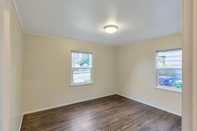 Building Photo - Great 2bd 1ba Cottage in Wedgwood