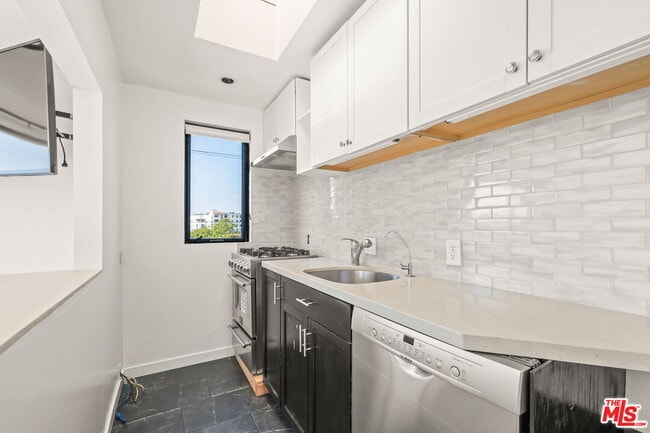 Building Photo - 1225 S Longwood Ave
