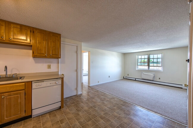 Building Photo - Highland Street Apartments