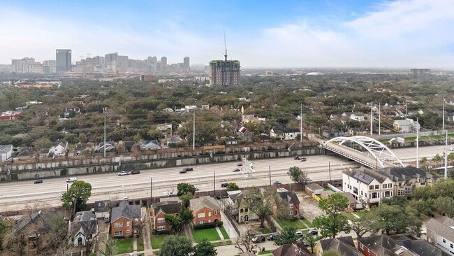 Building Photo - 1631 Castle Ct