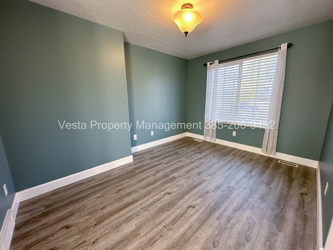 Building Photo - 1526 N 2530 W