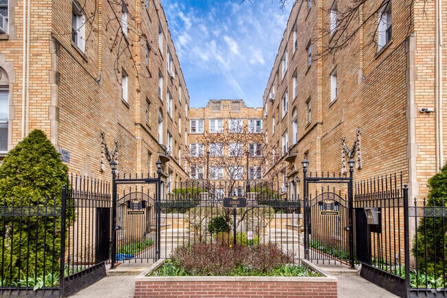 Building Photo - 844 W Ainslie St