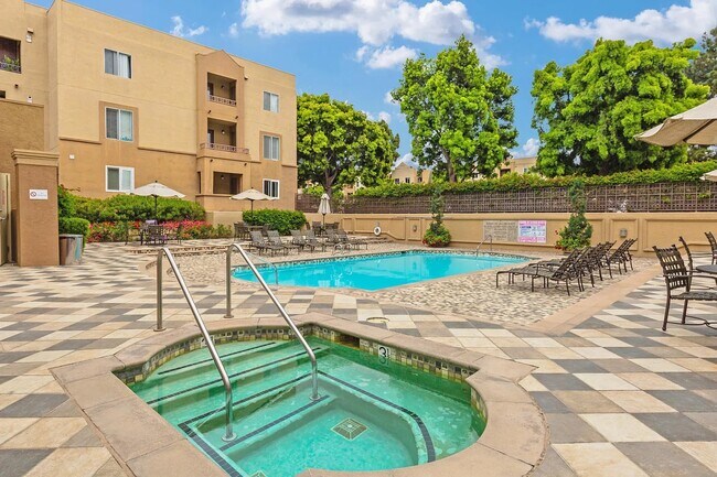 Building Photo - 3520 Lebon Dr