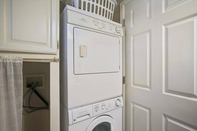 Building Photo - 1908 Pawnee Dr