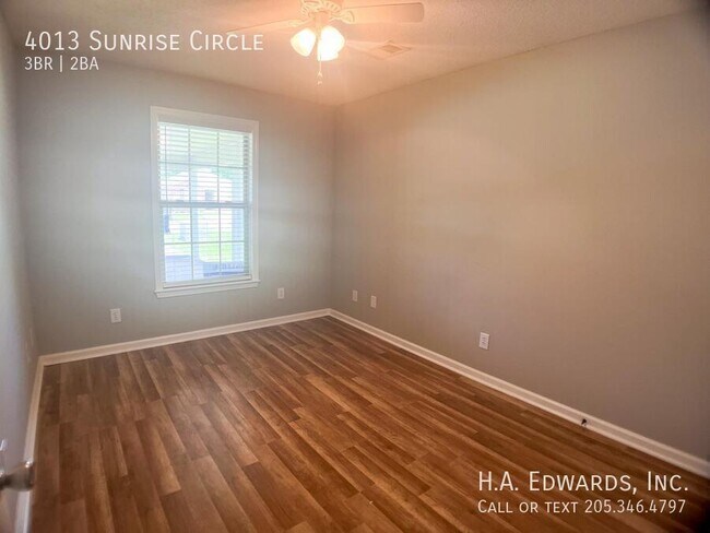 Building Photo - 4013 Sunrise Cir
