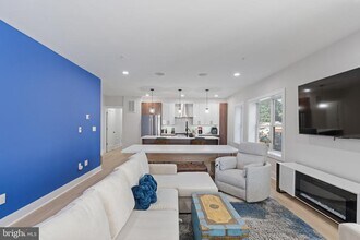 Building Photo - 615 Irving St NW