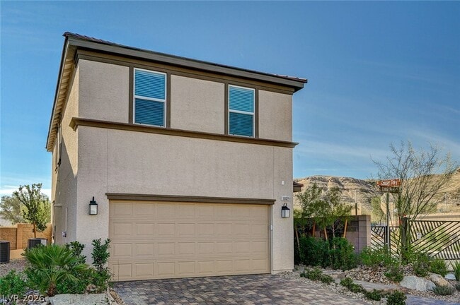 Building Photo - 10029 Luna River Ave