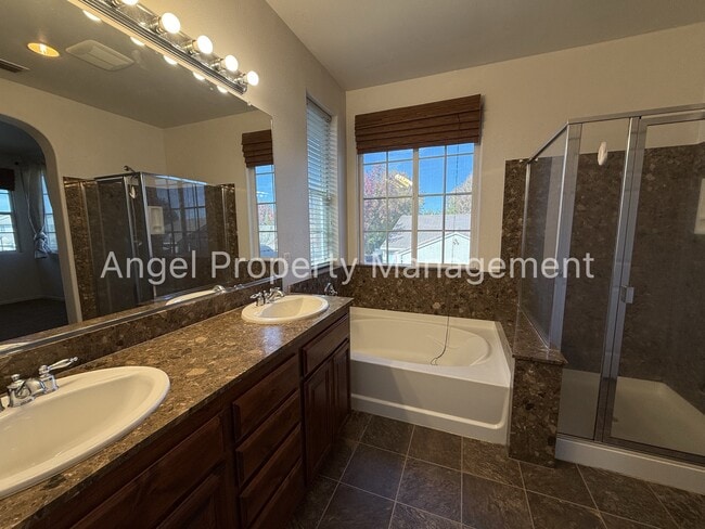 Building Photo - 3055 Brunnet Ln