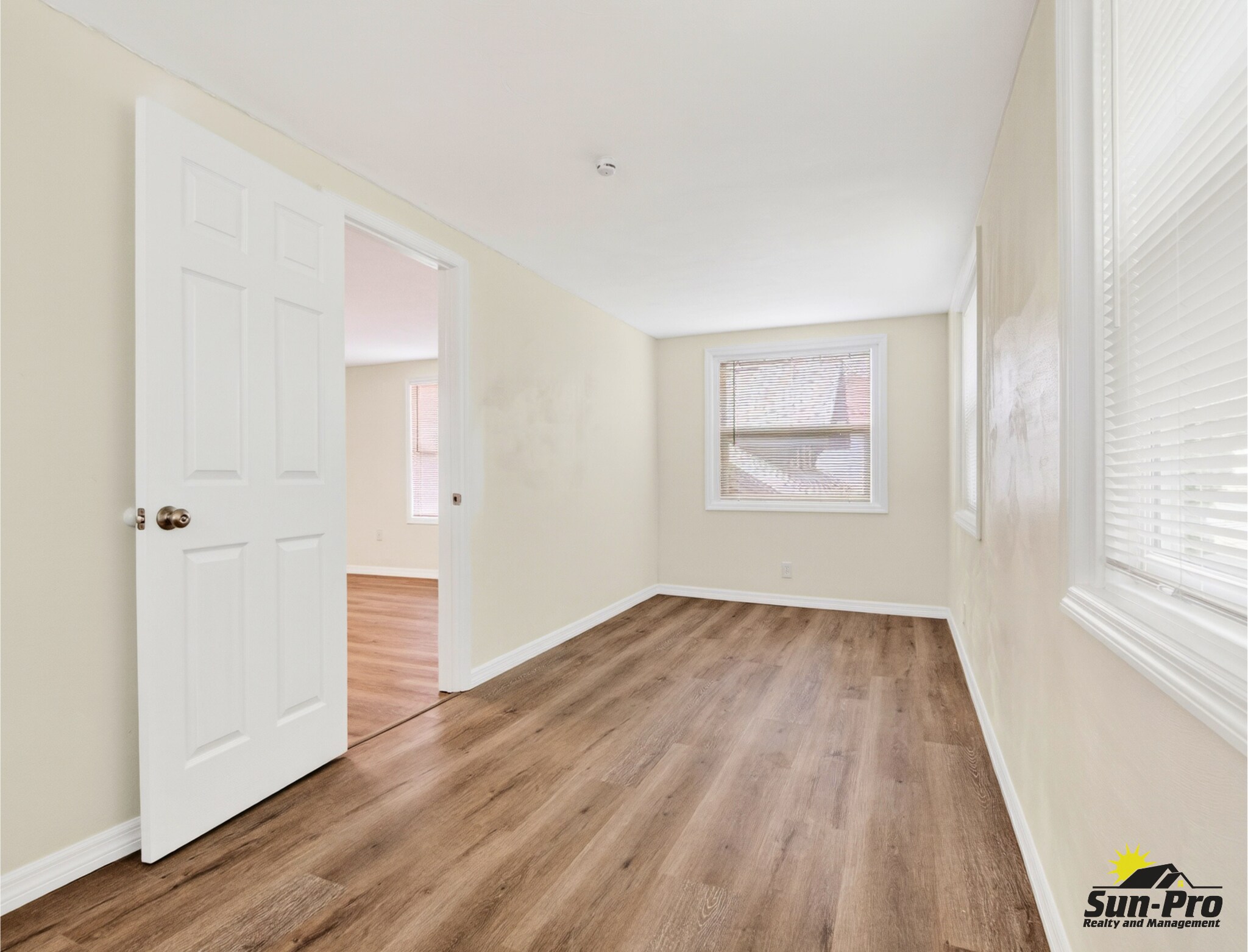 Building Photo - 213 Live Oak Ave
