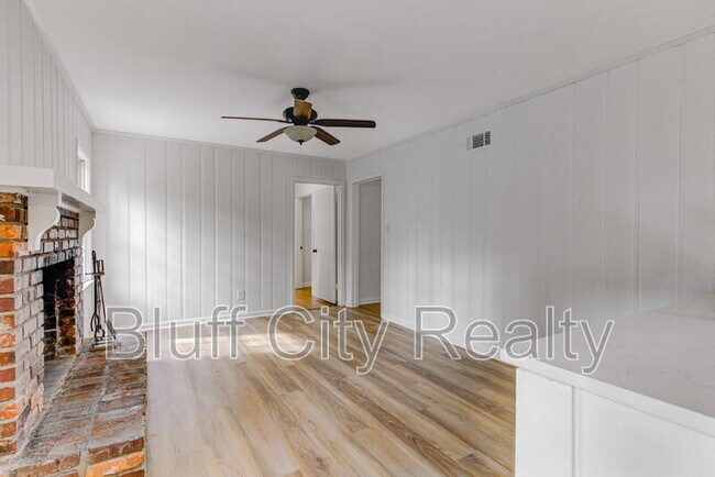 Building Photo - 1620 Sterling Dr
