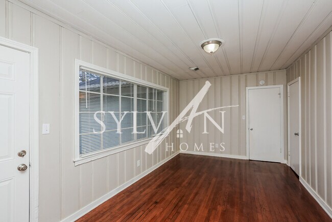 Building Photo - Carve Out a Great Life Here!