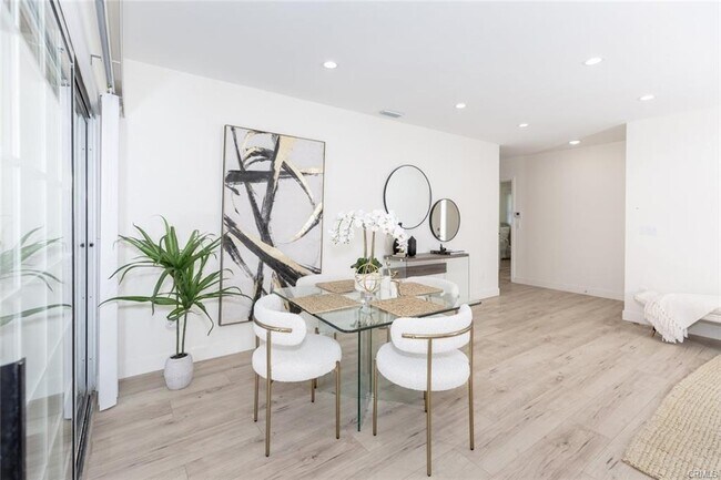 Building Photo - 15256 Clymer St