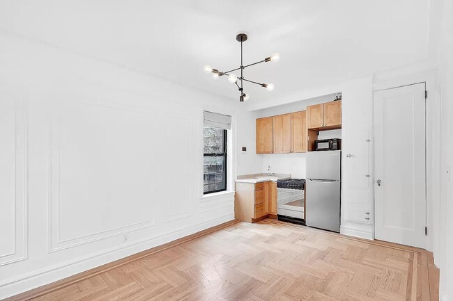 Building Photo - 57 W 93rd St