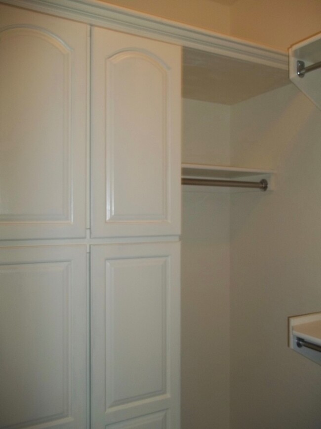 Building Photo - Beautiful Home in Gated Community