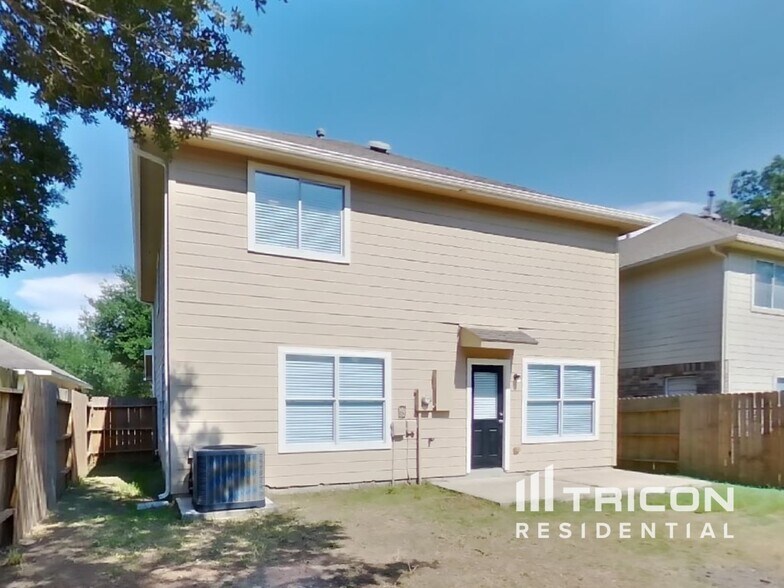 Building Photo - 33111 Cottonwood Bend