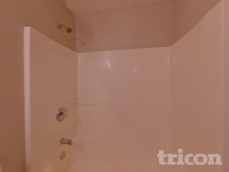 Building Photo - 471 Sawtooth Ln