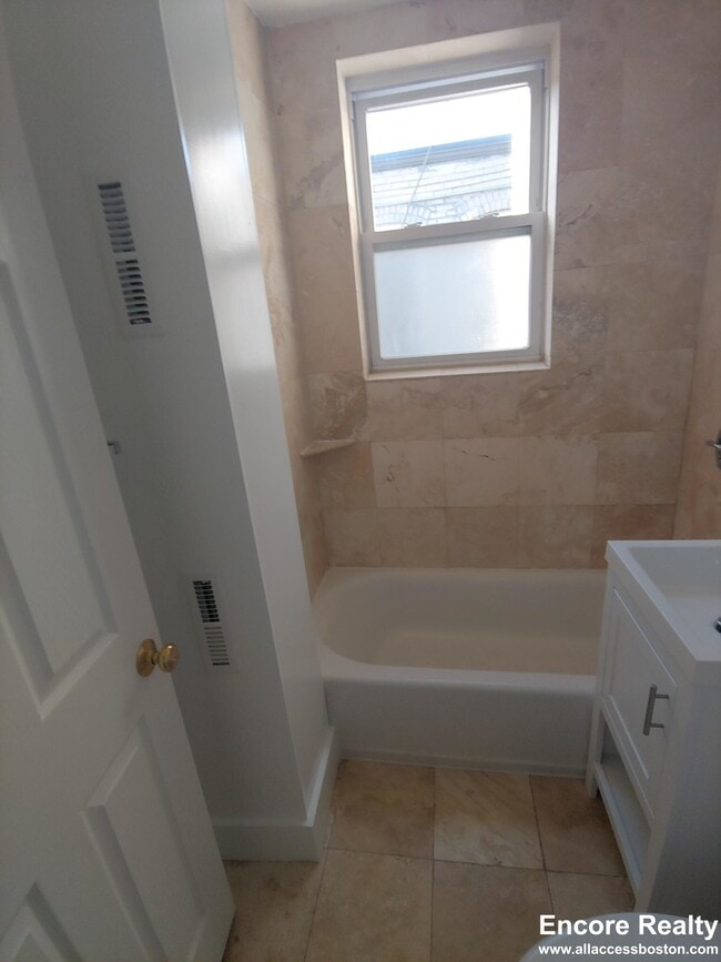 Building Photo - 224 Hanover St