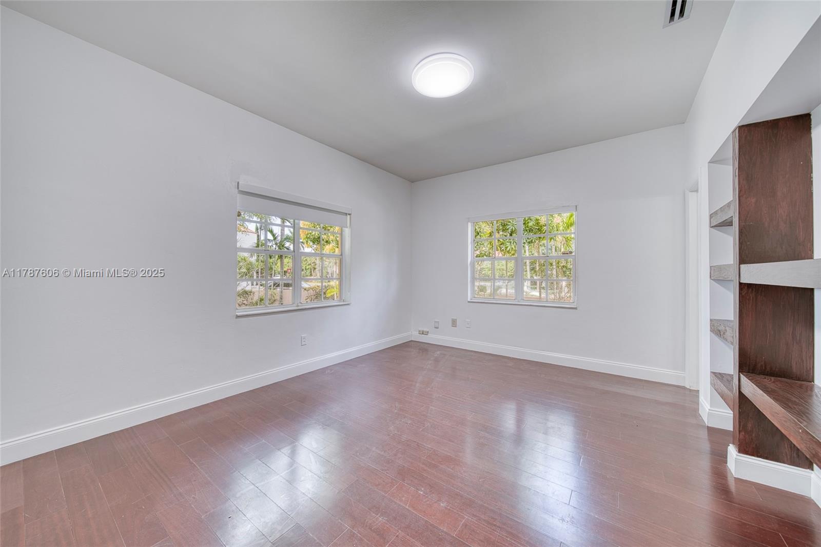 Building Photo - 645 Altara Ave