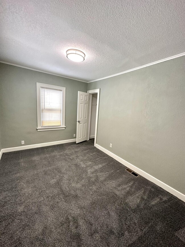 Building Photo - 108 S Hawthorne Ave