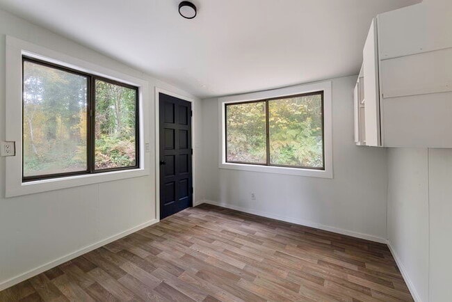 Building Photo - BEAUTIFUL CABIN STYLE HOME ACROSS FROM SIL...