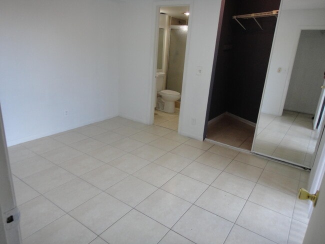 Building Photo - 3679 Victoria Dr