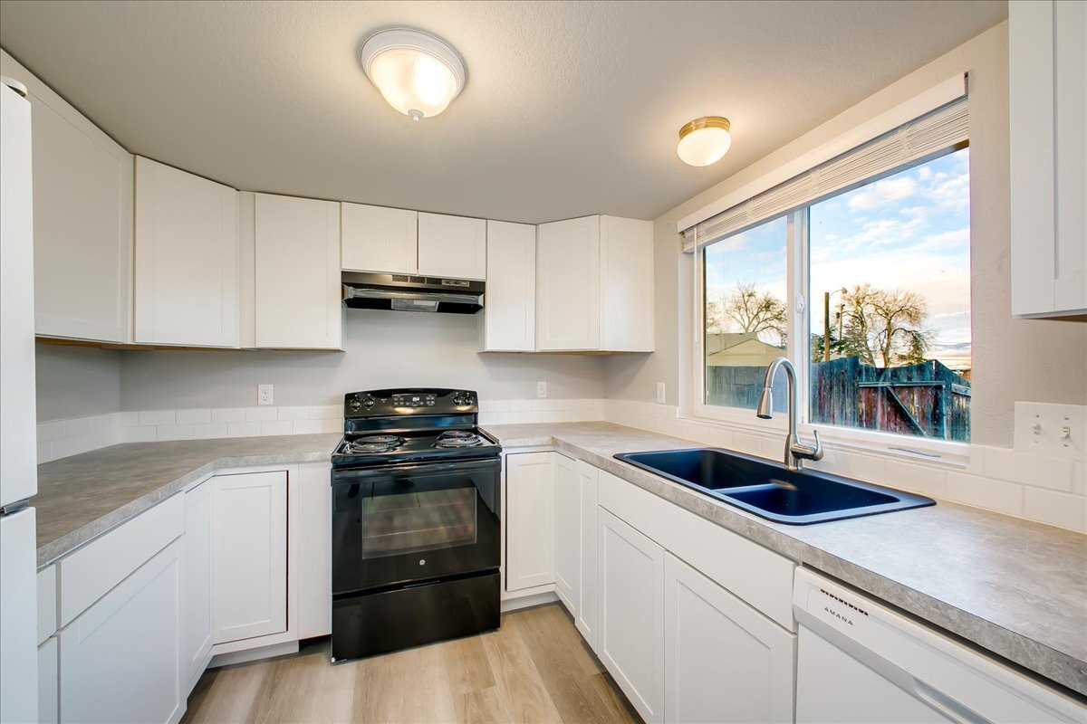 Building Photo - 2376 W Panama St