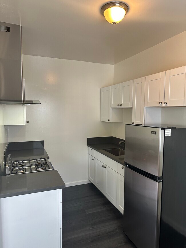 Building Photo - 5740 Franklin Ave