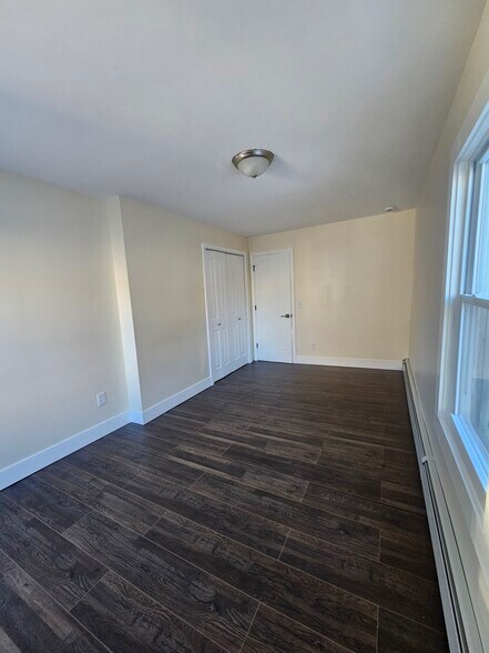 Building Photo - 187 Ferry St