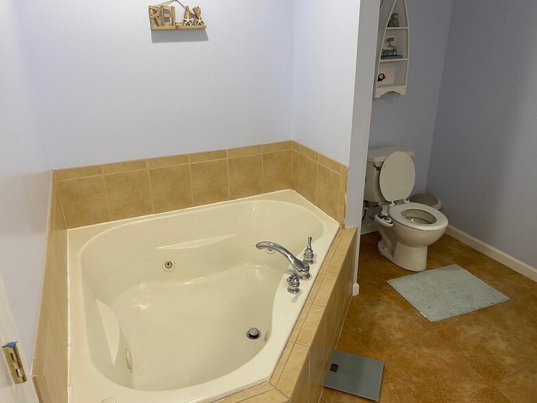 Building Photo - 4150 Roth Farm Village Cir