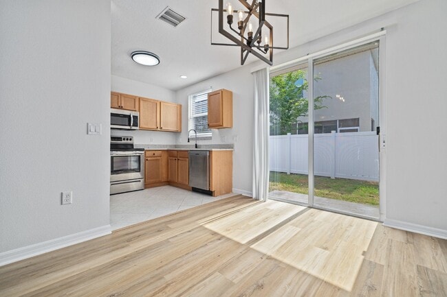 Building Photo - "Charming 3-Bed Townhouse with Granite Elegance in Ruskin - 1366 Sq Ft of Comfort!"