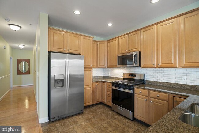 Building Photo - 35 E All Saints St