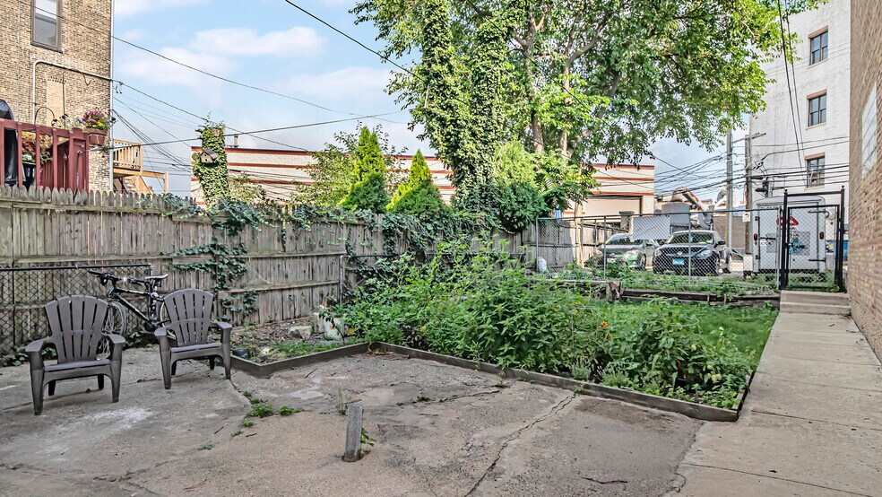 Backyard 1 - 1472 W Webster Ave