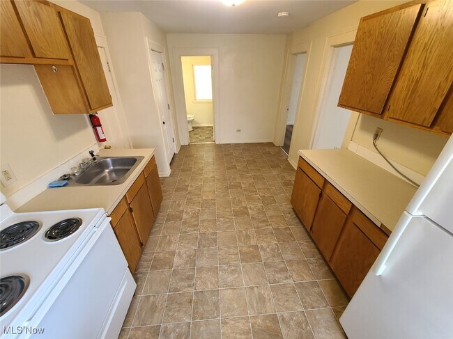 Building Photo - 2824 Hudson Dr