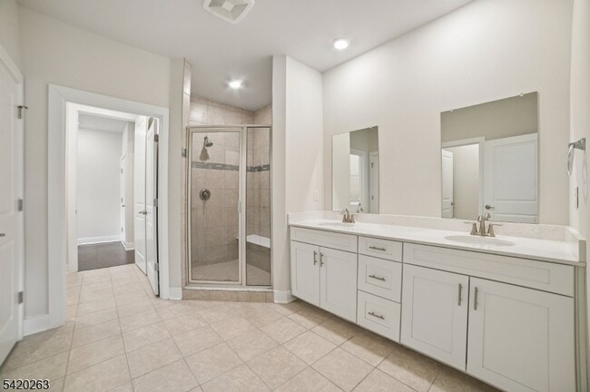 Building Photo - 25 Stone Ct