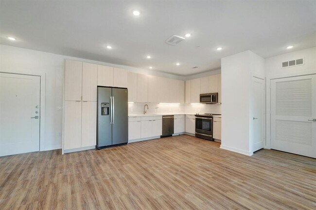 Building Photo - 4802 S Congress Ave