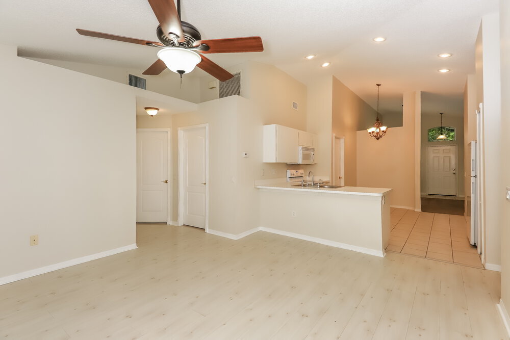 Building Photo - 402 Sonoma Dr