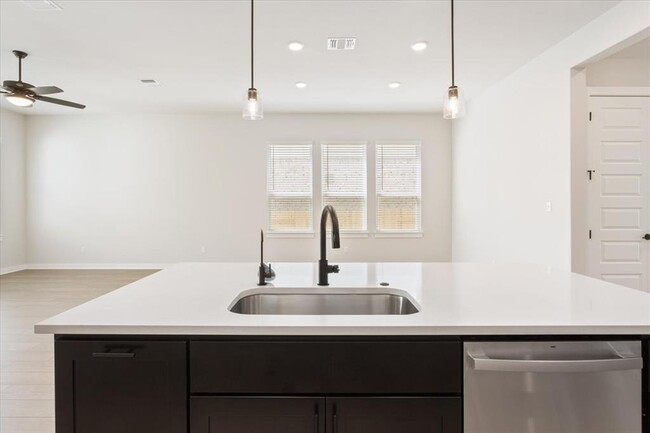 Building Photo - 212 Lariat Lp