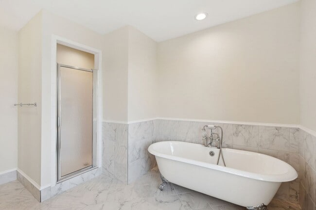 Building Photo - Downtown Charleston Waterfront Townhouse